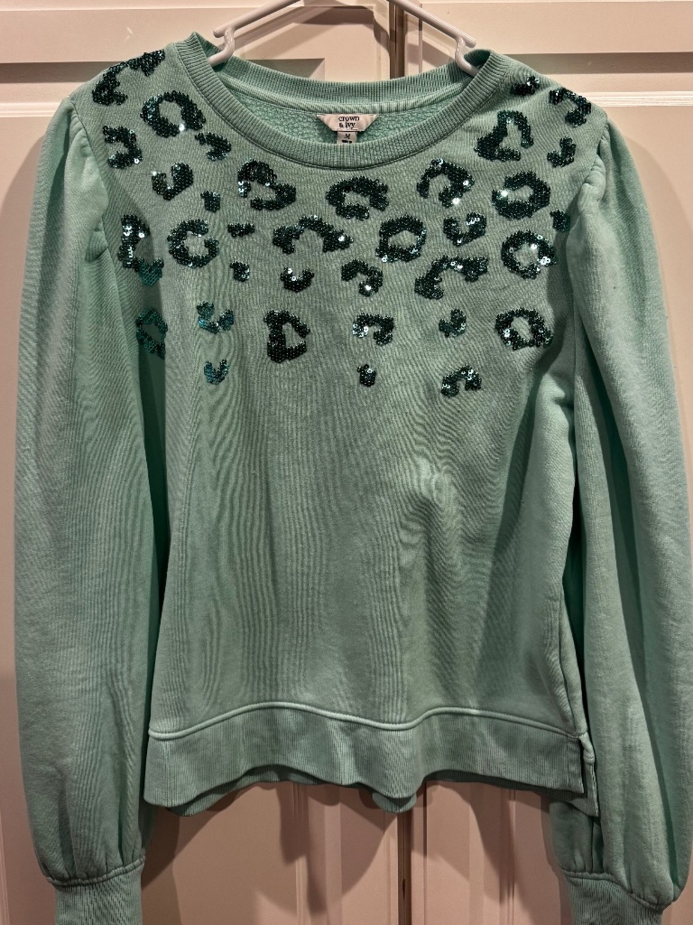 Crown & Ivy Sequin Leopard Print Sweatshirt Mint Green – Size M